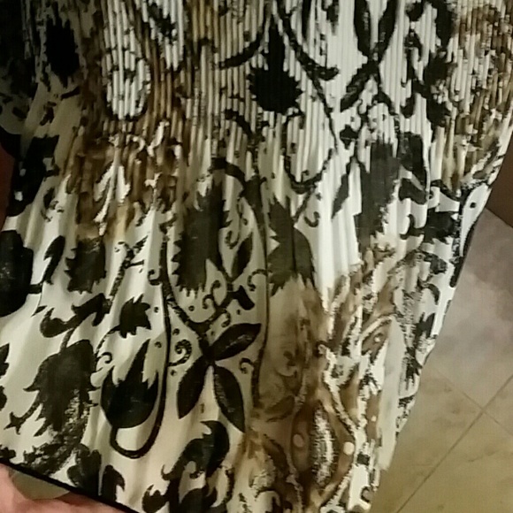 Beautiful blouse - Picture 3 of 4